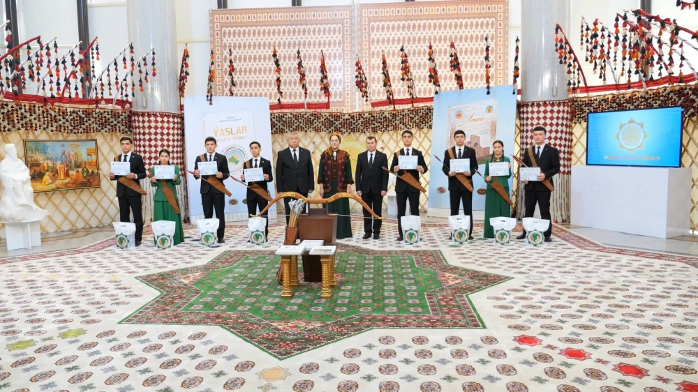 ÝEŇŞE UZAÝAN MENZILLER surady